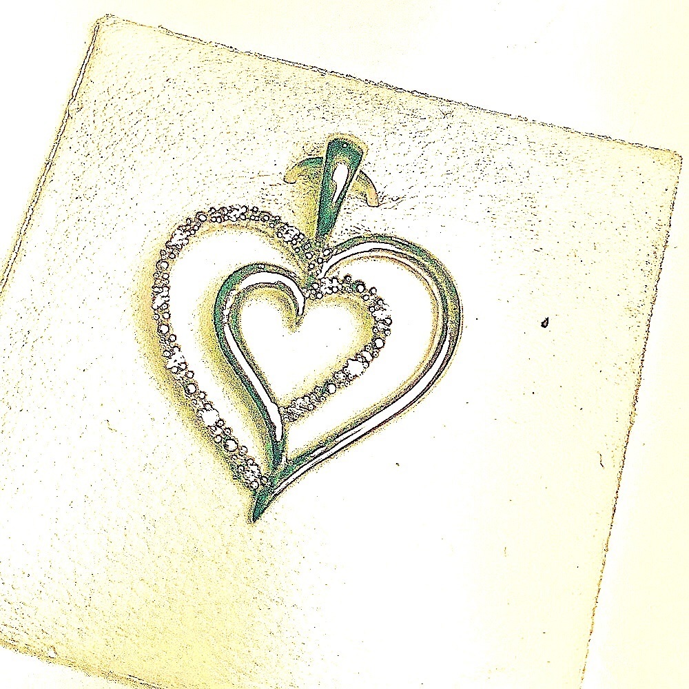 Beautiful Classic Heart to Heart Pendant